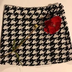 🌹Forever 21 Hounds Tooth Wrap Mini Skirt🌹